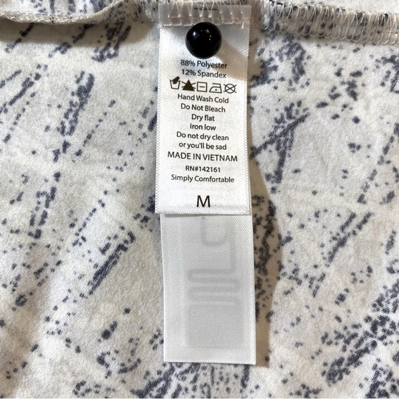 LuLaRoe "Clara" V-smocked blouse w ruffle collar & oversize puff sleeves. Size M - Picture 6 of 6